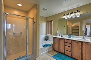 House (3 Bedrooms) | Bathroom - West Phoenix Home: Hike, Dine & Golf Nearby! (Buckeye)
