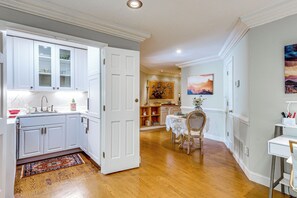 Apartment (1 Bedroom) | Interior - Quiet Getaway w/ Deck: 18 Mi to Downtown Baltimore (Cockeysville)