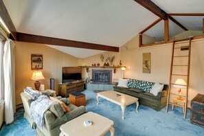 Front of property - Bromley Mountain Escape w/ 2 Balconies: Hike & Ski (Peru)