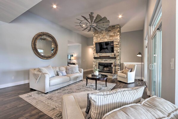 Interior - Boat Dock & Fire Pit: Luxe Osage Beach Lake House! (Osage Beach)