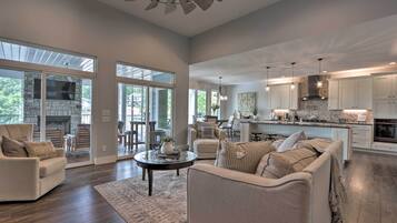 House (6 Bedrooms) | Interior