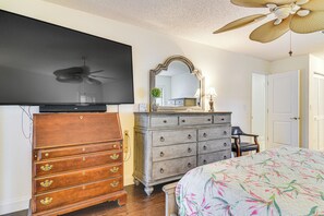 Interior - 4 Mi to Beach: Sunny Seminole Home w/ Pool (Seminole)