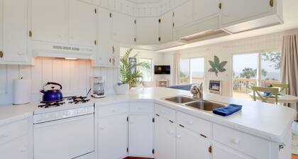 Waterfront Crystal Coast Vacation Rental w/ Deck!