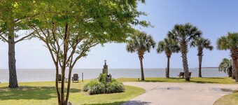 Waterfront Crystal Coast Vacation Rental w/ Deck!