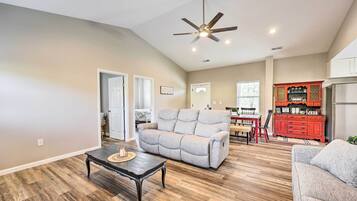 House (2 Bedrooms) | Interior