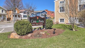 A sign for Casa de Pasta restaurant with a clear view of the surrounding neighborhood. - Downtown Canandaigua Apt: 1 Mi to Lake & Pier! (Canandaigua)