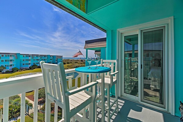 Apartment (2 Bedrooms) | Outdoor dining - Walk to Beach: Ocean-view Atlantic Beach Condo! (Atlantic Beach)
