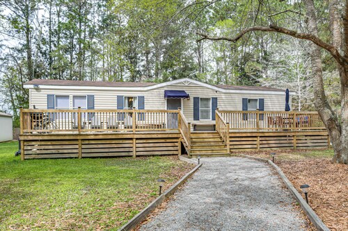 Peaceful Louisiana Escape: Fire Pit + Yard!