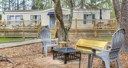 Peaceful Louisiana Escape: Fire Pit + Yard!
