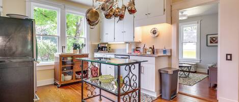 House (2 Bedrooms) | Interior