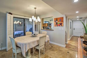 Apartment (2 Bedrooms) | Interior - Condo w/ Pool Access <1 Mi to Biltmore Golf Club! (Phoenix)