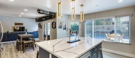 House (4 Bedrooms) | Interior