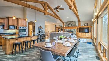 House (6 Bedrooms) | Dining