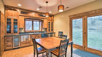 House (6 Bedrooms) | Interior