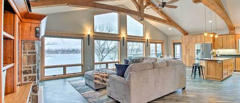 House (6 Bedrooms) | Interior