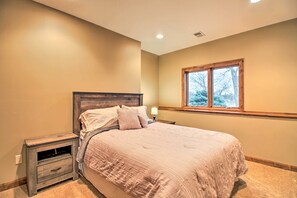 House (6 Bedrooms) | Interior