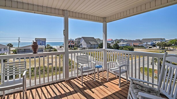 Property grounds - Murrells Inlet Home w/ 3 Decks - 1 Block to Beach! (Murrells Inlet)