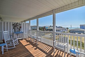 Property grounds - Murrells Inlet Home w/ 3 Decks - 1 Block to Beach! (Murrells Inlet)