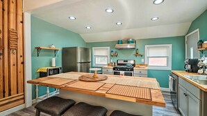Private kitchen - Remodeled Lawton Victorian Home w/ Patio! (Lawton)