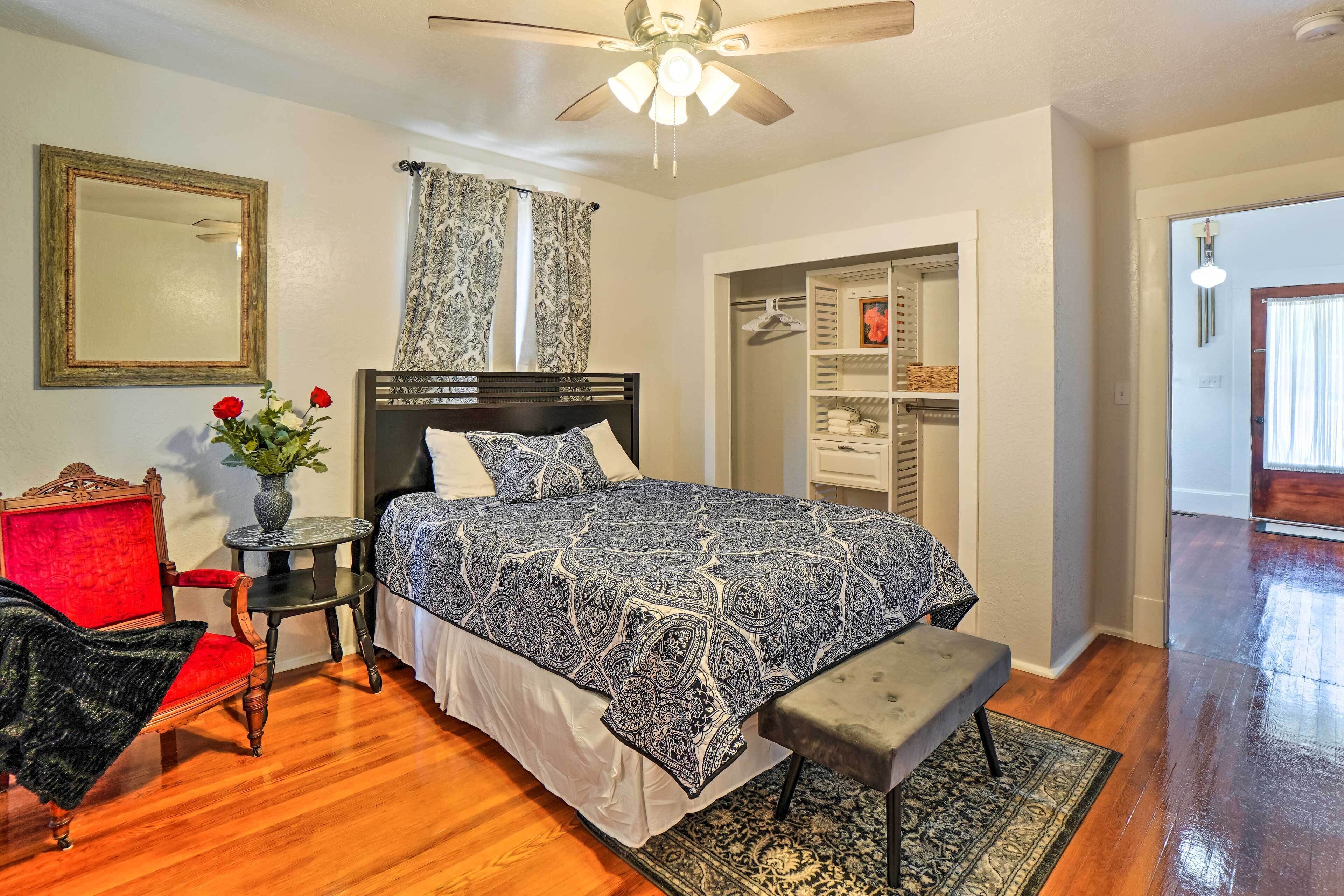 4 bedrooms, iron/ironing board, free cots/infant beds, bed sheets