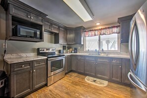 Maison (3 Bedrooms) | Cuisine privée | Micro-ondes, four, plaque de cuisson