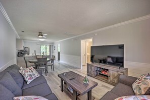 Interior - Updated Wilmington Retreat ~ 2 Miles to Uncw! (Wilmington)