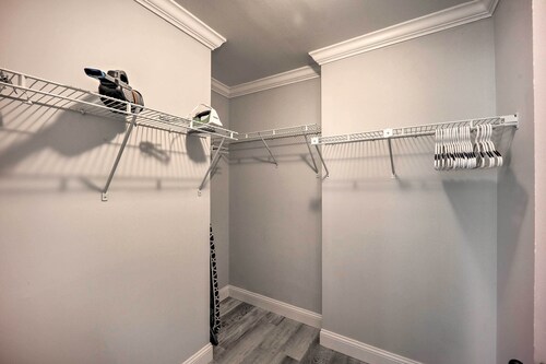 Updated Wilmington Retreat ~ 2 Miles to Uncw!