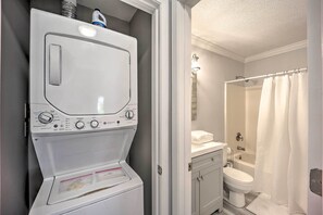 Apartment (2 Bedrooms) | Interior - Updated Wilmington Retreat ~ 2 Miles to Uncw! (Wilmington)