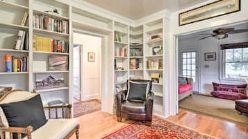 Cottage (2 Bedrooms) | Interior
