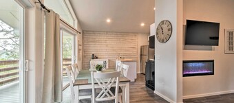 Cozy Cottage on the Coast Near Downtown Westport!