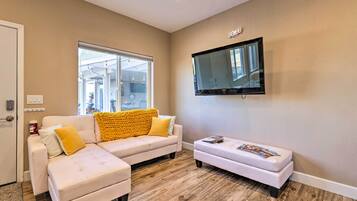 Apartment (0 Bedroom) | Interior