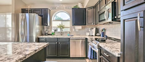 House (4 Bedrooms) | Interior