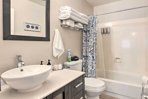 House (4 Bedrooms) | Interior - Luxe Gilbert Oasis - Close to Spring Training (Gilbert)