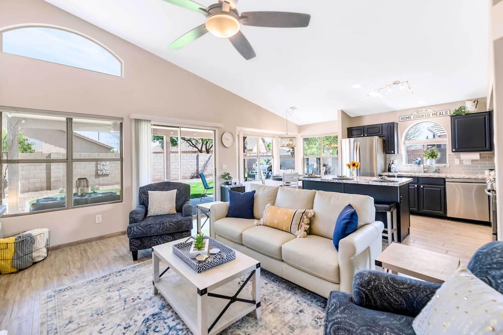 Close to Spring Training! Serene Retreat in Gibert - Chandler, AZ