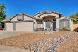 House (4 Bedrooms) | Interior - Luxe Gilbert Oasis - Close to Spring Training (Gilbert)