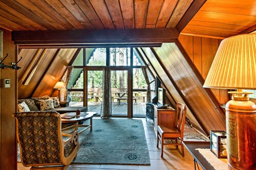 Serene Washington Escape w/ Deck & Mountain Views!