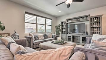 House (5 Bedrooms) | Interior