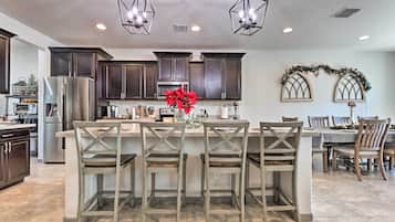 House (5 Bedrooms) | Interior