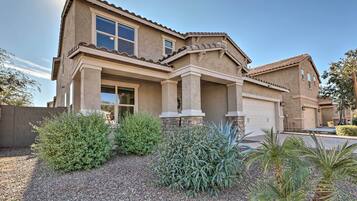 House (5 Bedrooms) | Interior