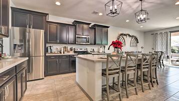 House (5 Bedrooms) | Interior