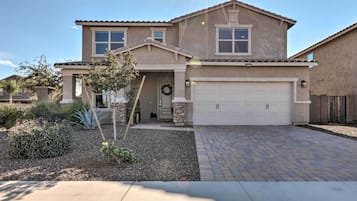 House (5 Bedrooms) | Exterior