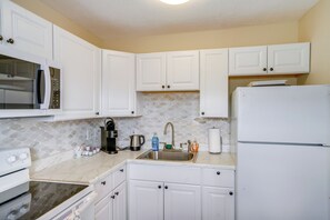 Apartment (1 Bedroom) | Interior - Peaceful Catskills Condo w/ Deck + Mountain View! (Windham)