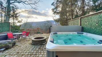 Apartment (3 Bedrooms) | Front of property