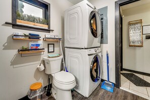 Interior - Mtn-view Gem w/ Deck & Hot Tub in Tannersville (Tannersville)