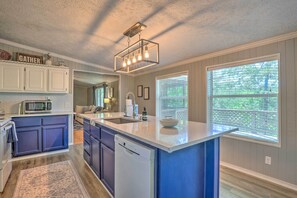 House (2 Bedrooms) | Private kitchen | Cookware/dishes/utensils, paper towels - Noteworthy Cabin: Grill, Walk to Beaver Lake! (Rogers)