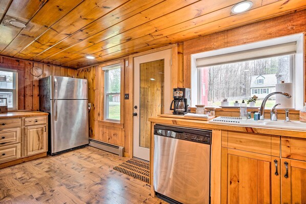 House (4 Bedrooms) | Interior - Cozy Castleton Cabin With Fire Pit + Water Access! (Castleton)
