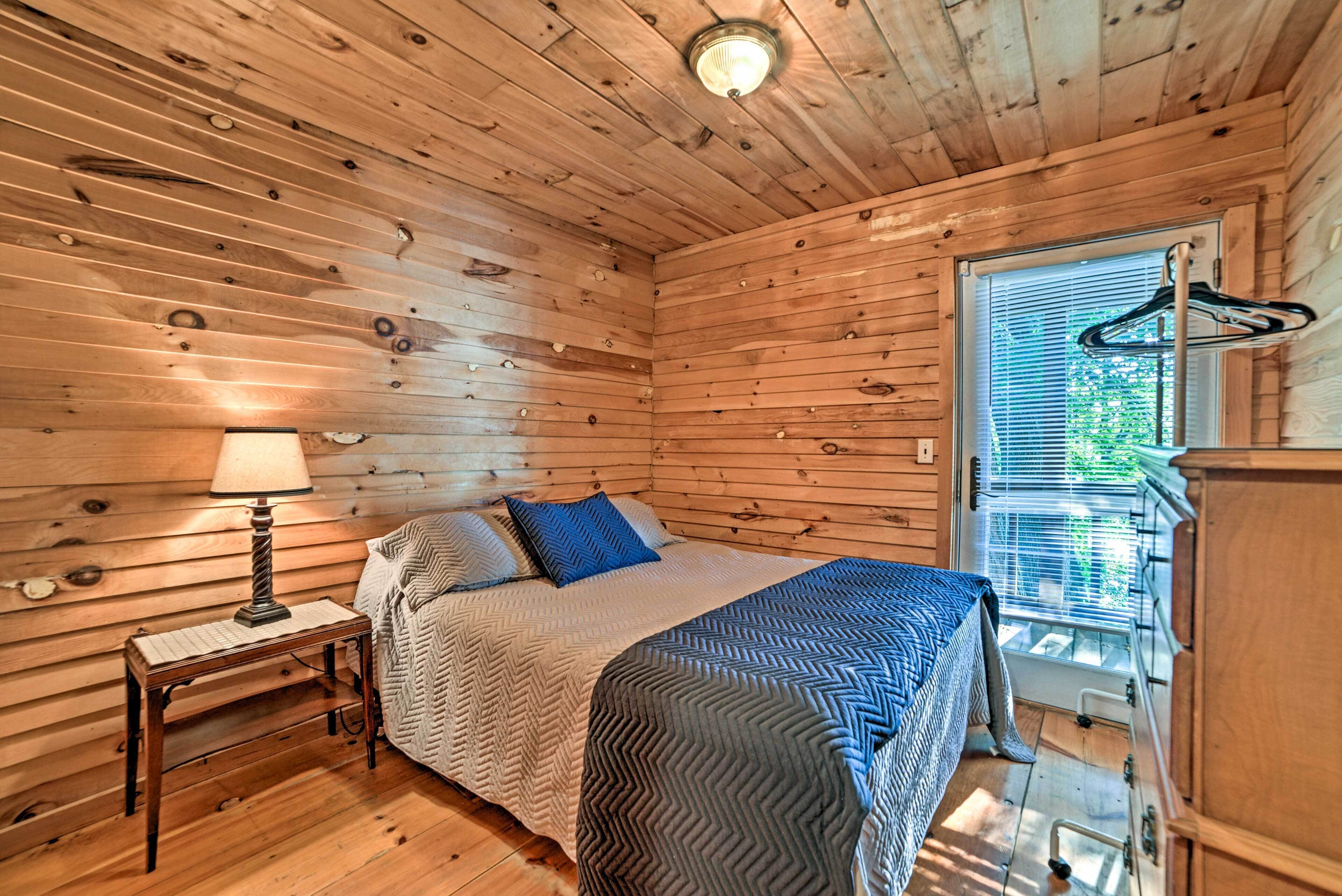 House (3 Bedrooms) | 3 bedrooms, bed sheets