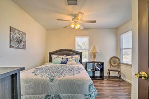 House (2 Bedrooms) | Interior - Pet-friendly Sierra Blanca Home in Downtown! (Sierra Blanca)