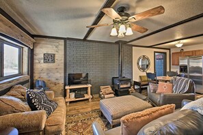 House (3 Bedrooms) | Interior