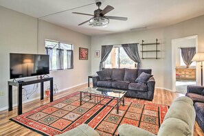 Apartment (2 Bedrooms) | Interior - Tranquil Green Valley Townhome w/ Mtn Views! (Green Valley)